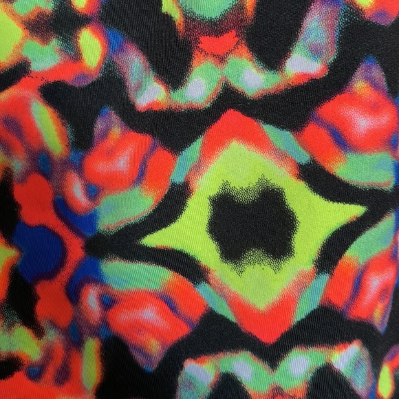 BLUENOTES capris multicolour activewear legging ⭐️ gently used ⭐️ - Picture 4 of 8